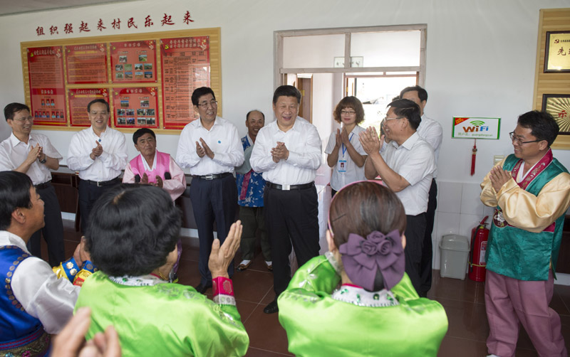 2015年习近平与群众在一起的亲密瞬间