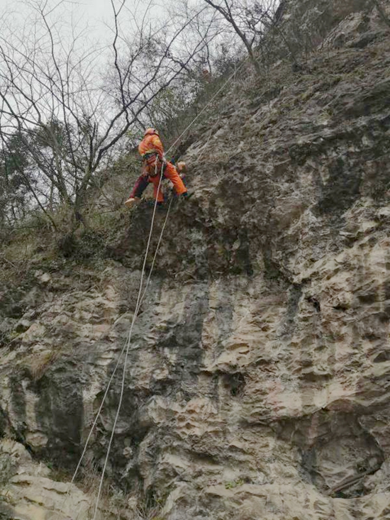 贵州省习水县矿山救护队开展山地救援培训