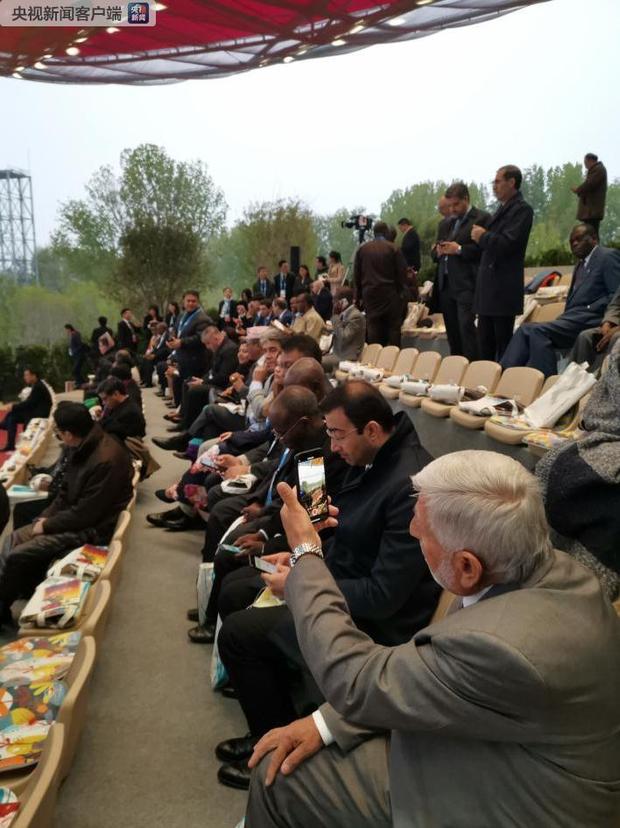 时政新闻眼丨长城脚下世园会，习近平和多国领导人去看了啥？