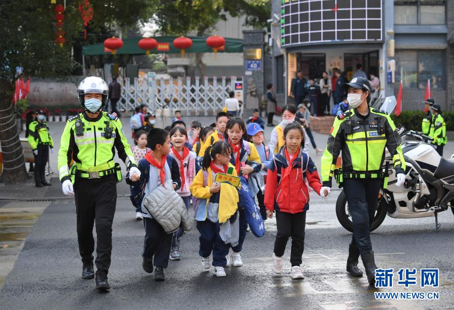 福建福州：为开学保驾护航
