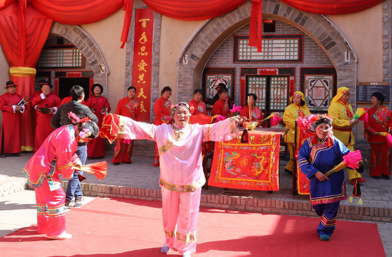 河南陕州：地坑院里传统民俗闹元宵