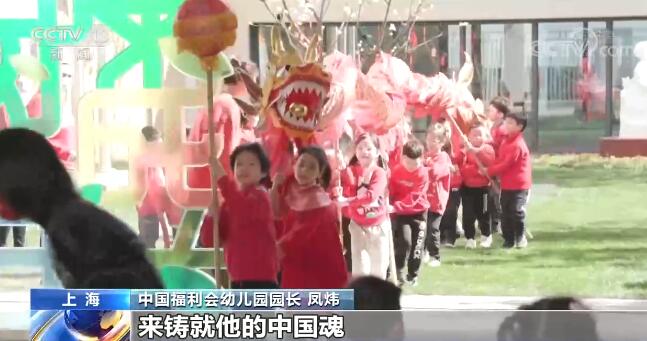 学舞狮、猜灯谜 传统习俗让孩子们欢欢喜喜闹元宵
