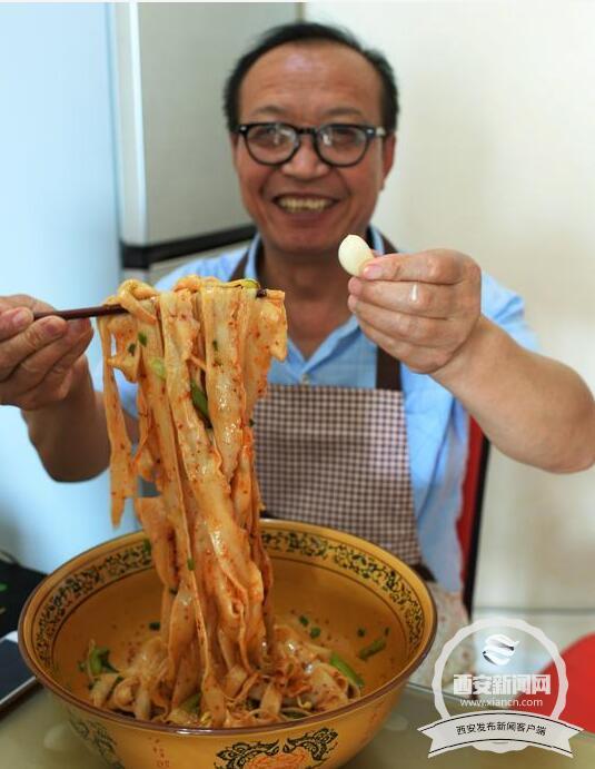60岁大爷网络直播陕西美食火了 一瓣蒜收获200万粉丝