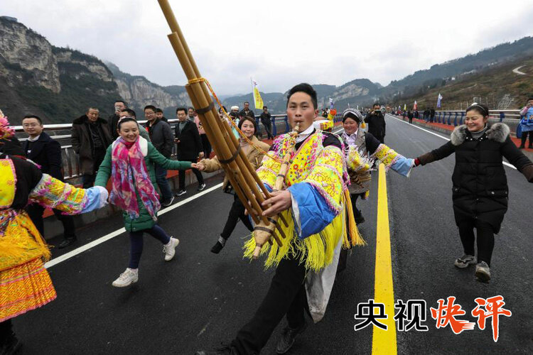 【央视快评】彪炳史册的人间奇迹