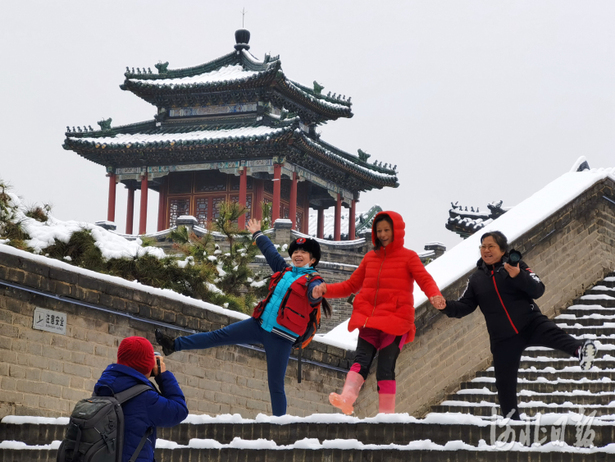 河北邯郸：喜降春雪