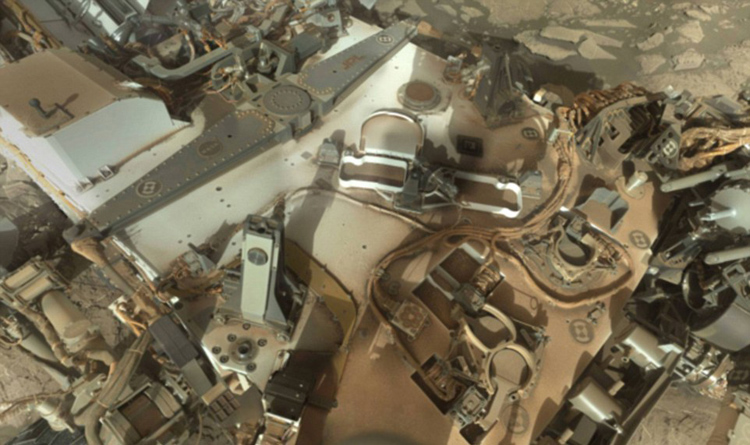 NASA发布“好奇号”火星探测器全景自拍照