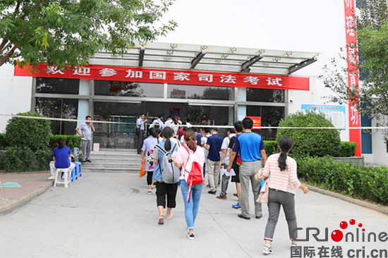 图片默认标题_fororder_司法考试考生入场