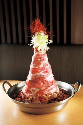 盘点日本冬日奇葩火锅 “肉火山”吓呆食客(图)