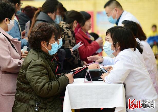 河北沧州：送医下乡为民解忧