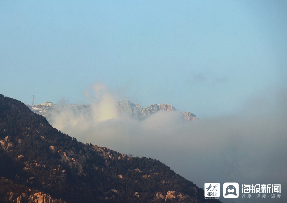 泰安：降雨过后 白云萦绕山城风景别致