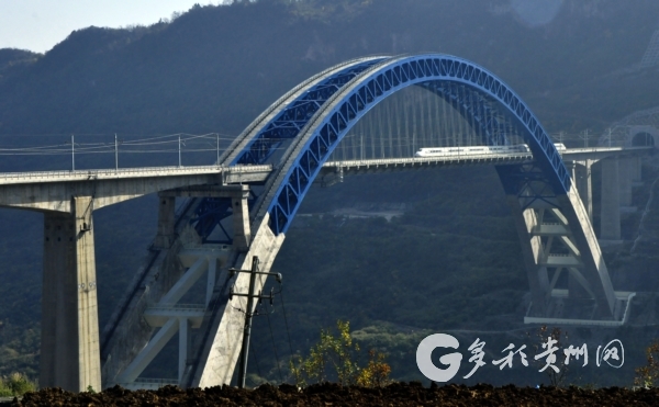 （大交通）高路入云端——贵州交通上"天"入"地" 通江达海