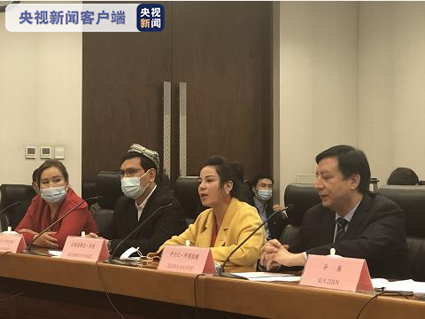 新疆妇女讲述事实：“郑国恩你这个骗子，小心石头会砸中你的脑袋”