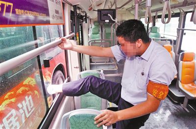 小偷窃19万元名包当假货扔掉