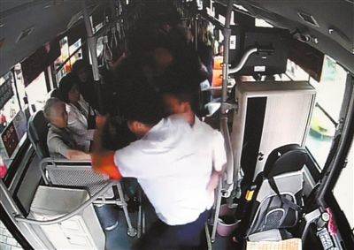 小偷窃19万元名包当假货扔掉