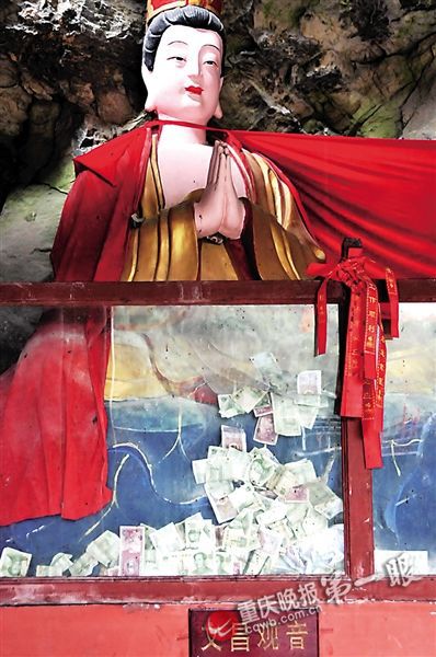小偷窃19万元名包当假货扔掉