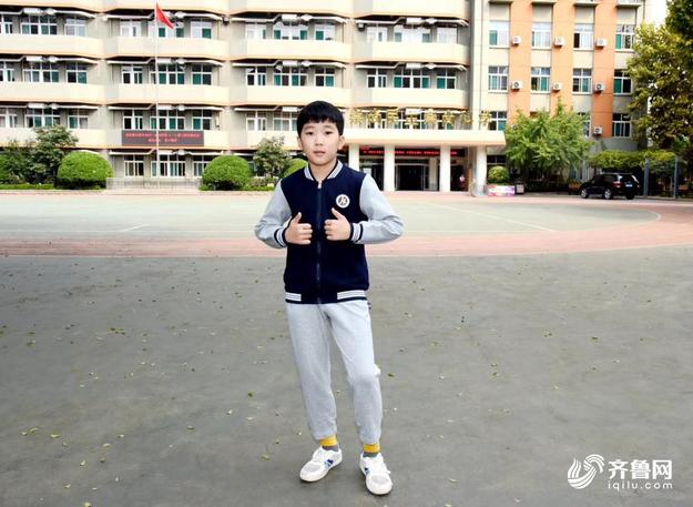 【教育（图片+摘要）】【走遍山东-济南】（页面标题）济南这所小学校服美翻了（内容页标题）济南这所小学校服美翻了 还举办“校服发布会”
