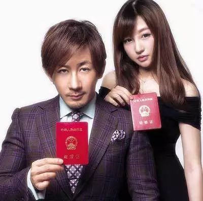 许久不见的刘谦竟胖成这样？然而他的“富三代”娇妻才实力抢镜！