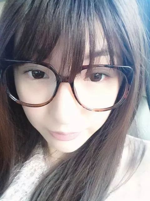 许久不见的刘谦竟胖成这样？然而他的“富三代”娇妻才实力抢镜！