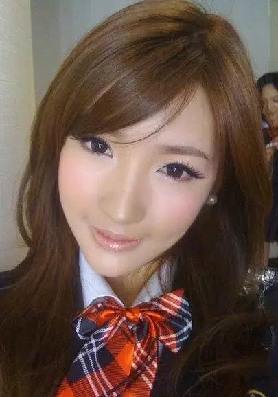 许久不见的刘谦竟胖成这样？然而他的“富三代”娇妻才实力抢镜！