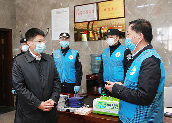 02 【吉林供稿】延吉市委宣传部部长王韬到隔离点就流动文明实践站工作开展情况进行调研