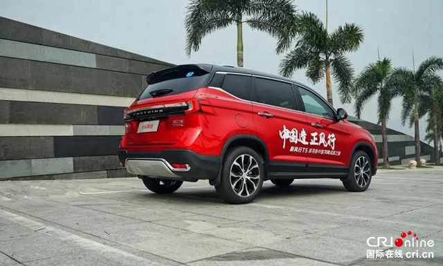 汽车频道【要闻列表】后排放倒就是“床” 花小钱买大车
