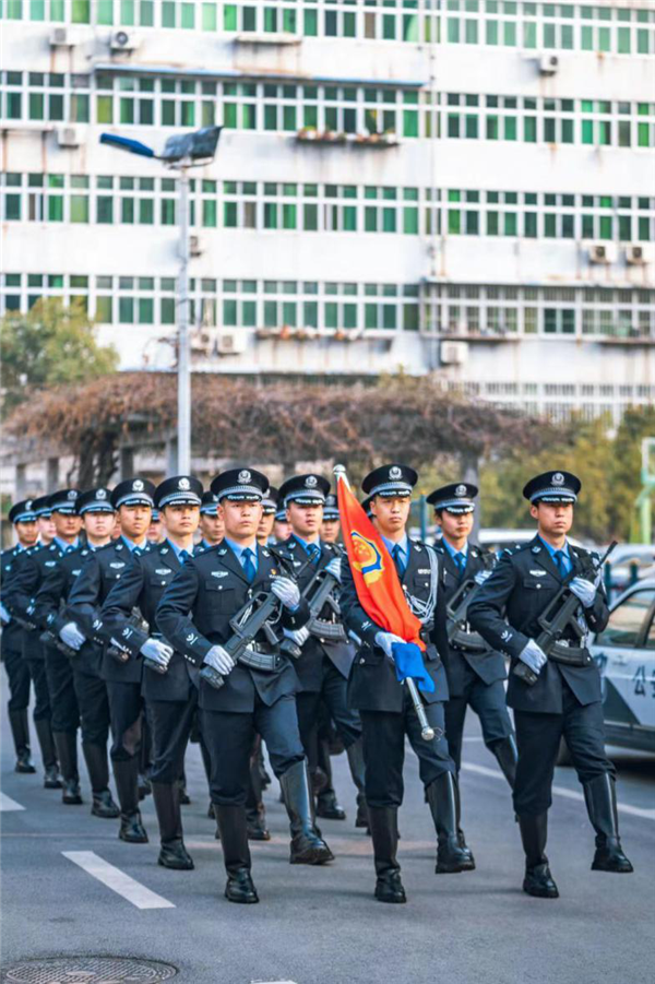 （音乐名确认）西安市公安局特警支队举行建队30周年暨冬训大练兵成果汇报演练活动