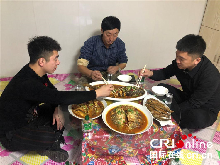 猎杀不绝 年年有鱼 查干湖的故事他最稀罕讲_fororder_5_副本