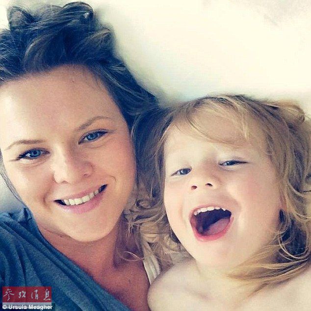 澳大利亚3岁男童热爱健身 练出六块腹肌
