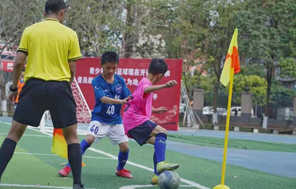 四川省第一届“贡嘎杯”青少年校园足球联赛分区赛（中小学组）顺利完赛_fororder_四川省第一届“贡嘎杯”青少年校园足球联赛分区赛（中小学组）顺利完赛-供图-共青团四川省委