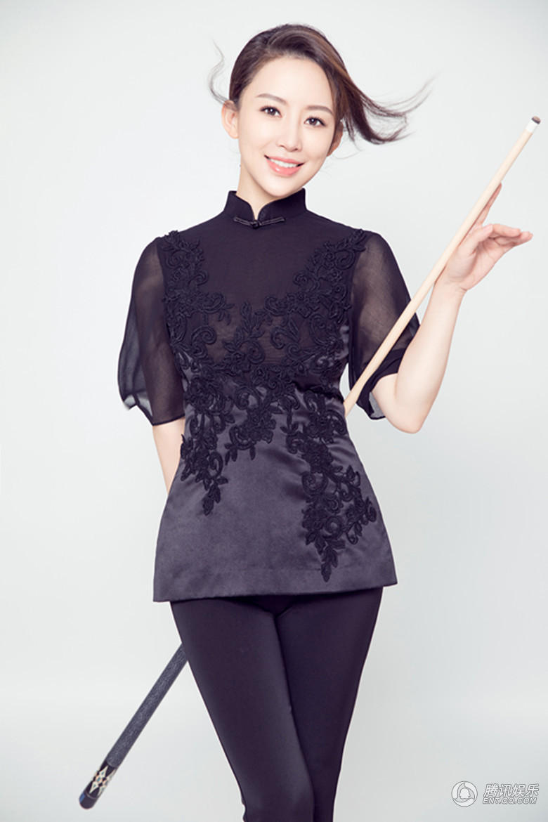 高清：“九球天后”潘晓婷写真 尽显知性美