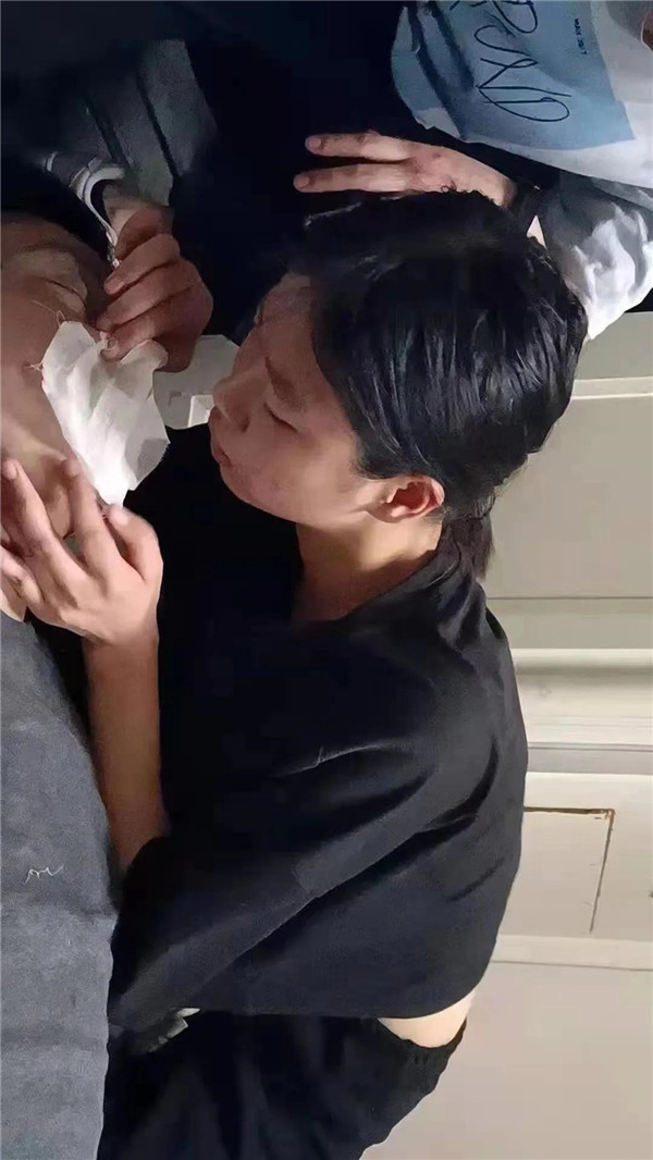 周口两名大学生列车上紧急救援