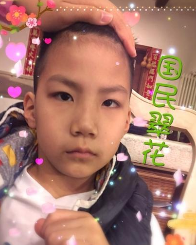 卢芳坑娃晒康康搞怪照 胡军大哭：还我康儿
