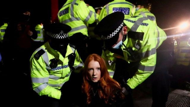 欧洲头条丨新警察法揭开英国民众的世纪伤痛