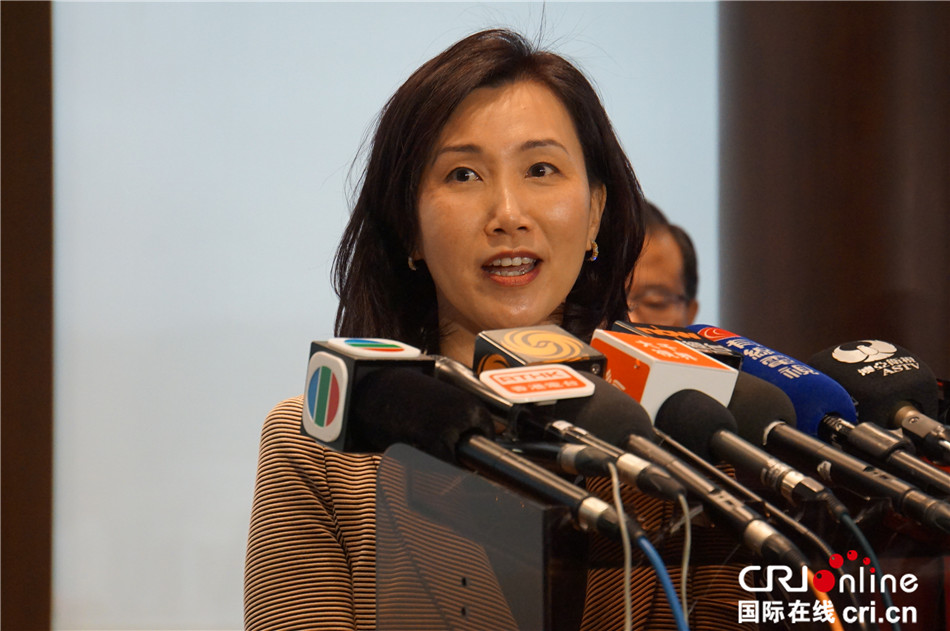 图片默认标题_fororder_2、香港银行公会主席禤惠仪（李纳新摄）.JPG