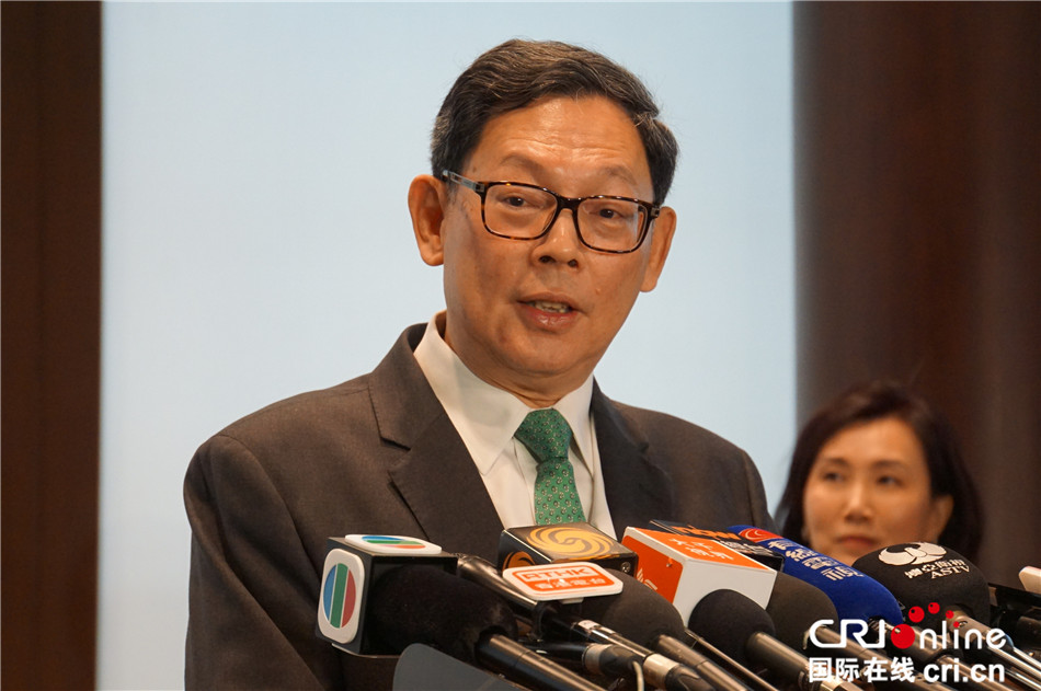 图片默认标题_fororder_1、香港金管局总裁陈德霖(李纳新摄).JPG