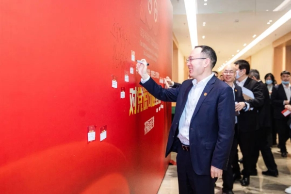 （转载）四川发展党委召开理论学习中心组（扩大）会议