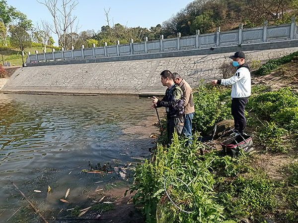 自贡自流井：保护“母亲河”严厉打击非法垂钓_fororder_3禁钓执法（摄影-尚永高）