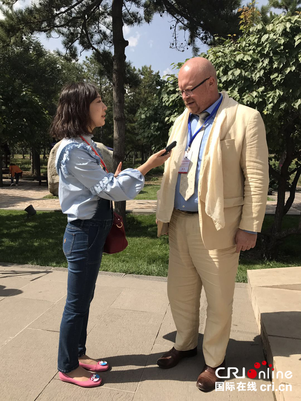 塔斯社总部摄影组总裁利夫康斯坦丁：友好是中国与俄罗斯的相同点_fororder_1、本台记者张坤采访俄罗斯塔斯社总部摄影组总裁利夫康斯坦丁 拷贝