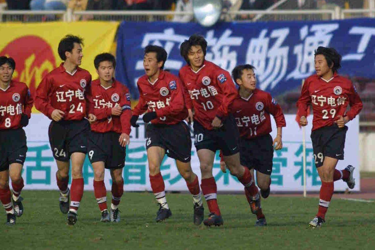 【看台】饮鸩止渴？辽足"卖血"15年赚2亿