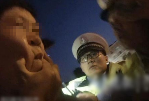【齐鲁大地-文字列表】【走遍山东-烟台】烟台一司机套牌被识破竟生吞行驶证