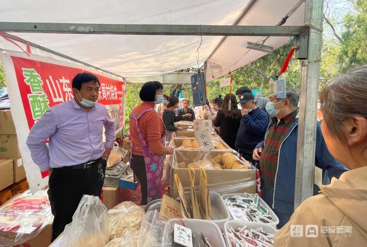 济南千佛山庙会开幕，爬山赏花吃美食一样也不耽误