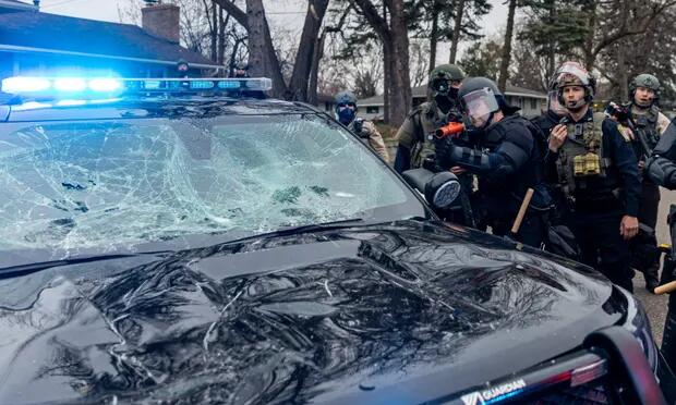 美国又一起！明尼苏达州20岁黑人男子被警察当街击毙，抗议活动爆发