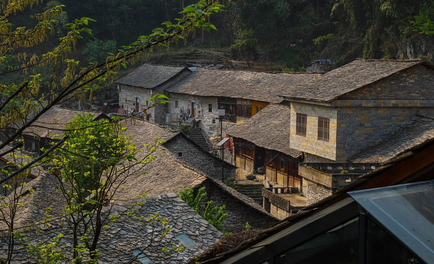 （中首）贵州高荡村：千年布依古寨换新颜