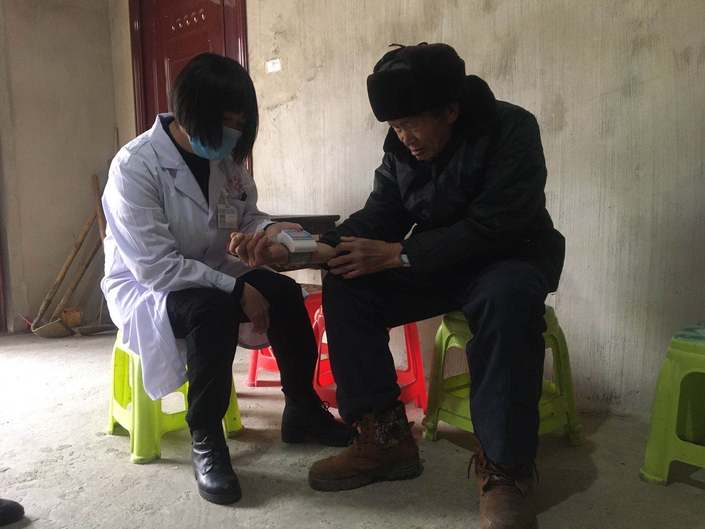（社会）关岭人大代表熊华萍：群众健康的“守护者”