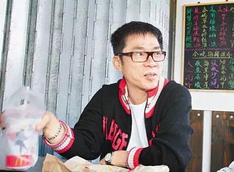 揭55岁柏芝妈妈四段婚史 如今出道接拍三级片