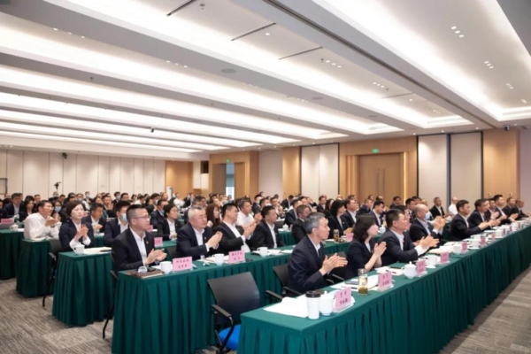 （转载）四川发展党委召开理论学习中心组（扩大）会议