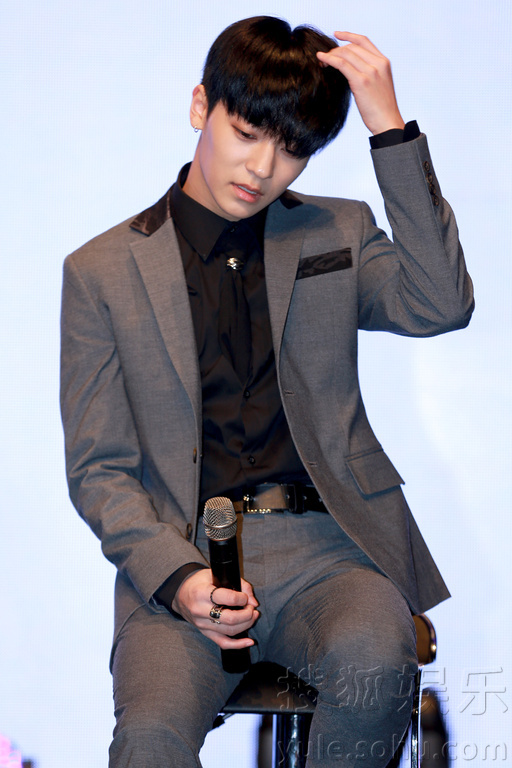 TEENTOP帅气回归 办《RED POINT》Showcase