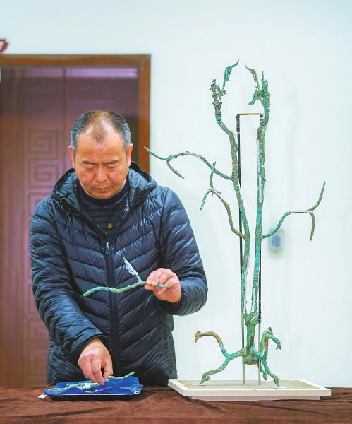 （转载）70余块残件 拼出三星堆三号神树