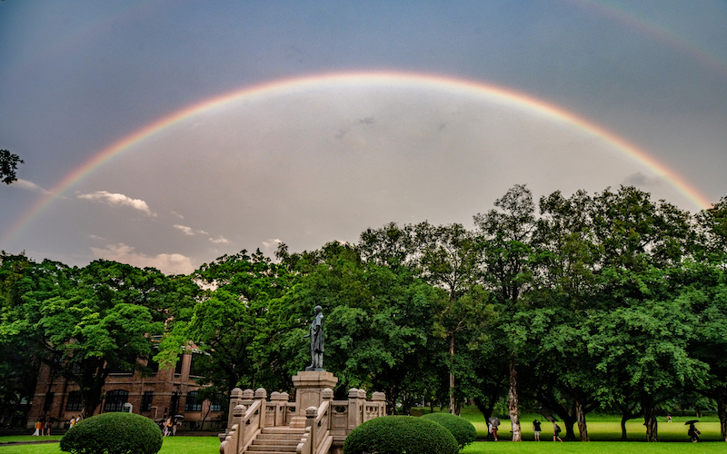 中山大学新生第一学年将在广州南校园集中培养_fororder_雨后的康乐园  瞿俊雄摄