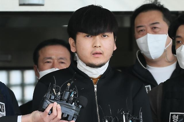 韩国男子求爱不成杀母女三口：作案后住在现场 连喝3天酒
